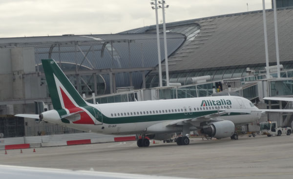 fr-alitalia-eiikf-paris_CDG-081119-full.jpg