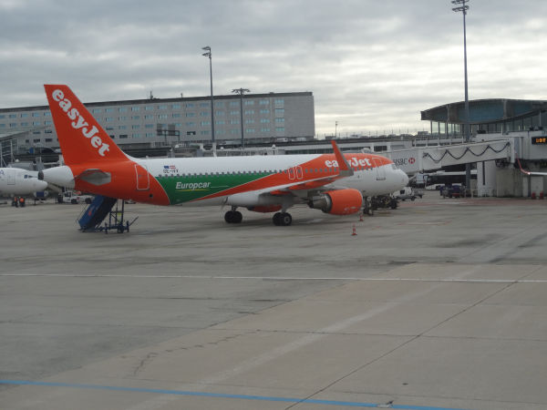 fr-easyjet-oeivv-pariscdg-081119-full.jpg