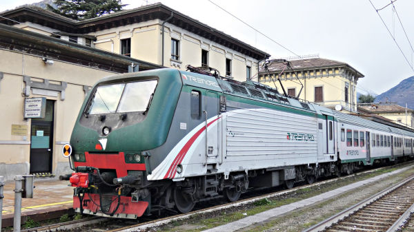 it-trenord-e464-domodossola-dec18-stefanobressanelli-full.jpg