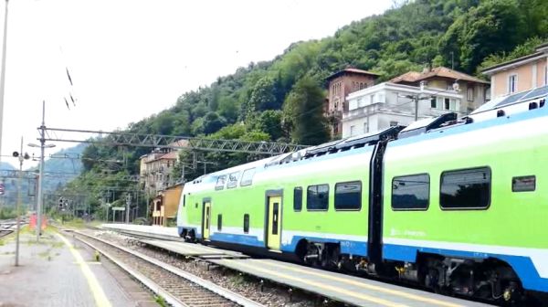 it-trenord-etr521-como_san_giovanni-290620-stefanobressanelli-pic2-full.jpg