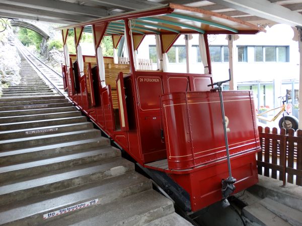 ch-reichenbachfallbahn-2-meiringen-130523-pic2-full.jpg